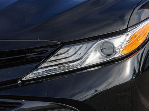 Certified 2019 Toyota Camry XLE FWD image 21