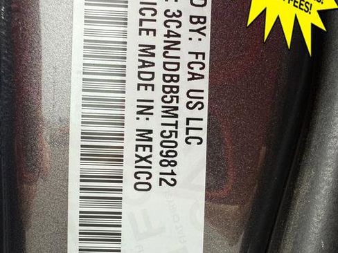 Used 2021 Jeep Compass Latitude image 29