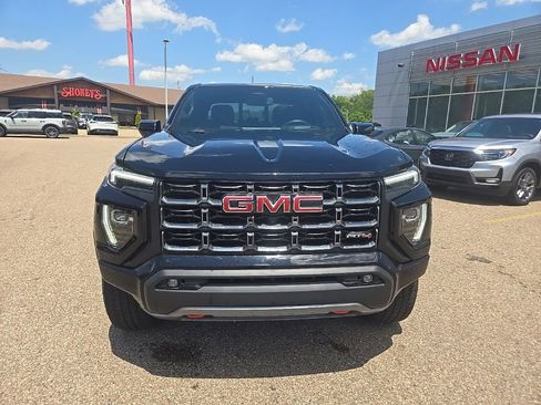 Used 2023 GMC Canyon AT4 w/ AT4 Premium Package AWD/4WD image 2