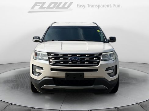 Used 2017 Ford Explorer XLT w/ Equipment Group 202A FWD image 3