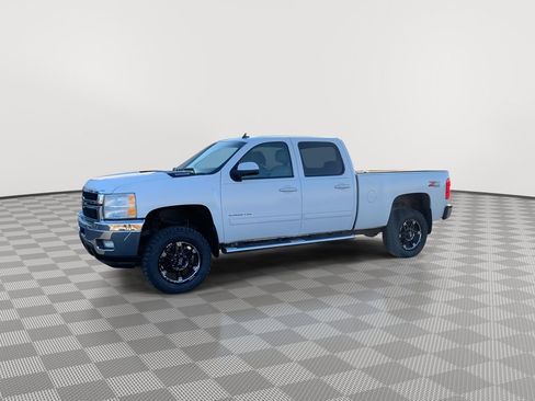 Used 2011 Chevrolet Silverado 2500 LTZ w/ LTZ Plus Package image 3