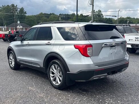 Used 2022 Ford Explorer XLT AWD/4WD image 5