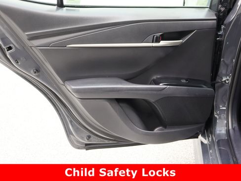 Used 2025 Toyota Camry SE image 26