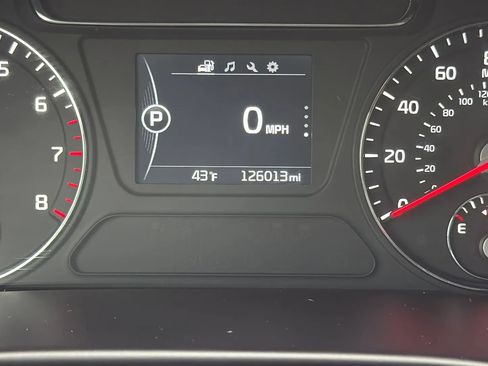 Used 2017 Kia Sorento LX image 17