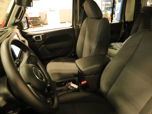 New 2025 Jeep Gladiator Sport image 18