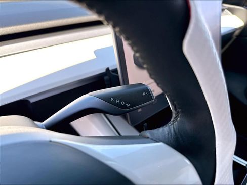 Used 2021 Tesla Model Y Long Range AWD/4WD image 18