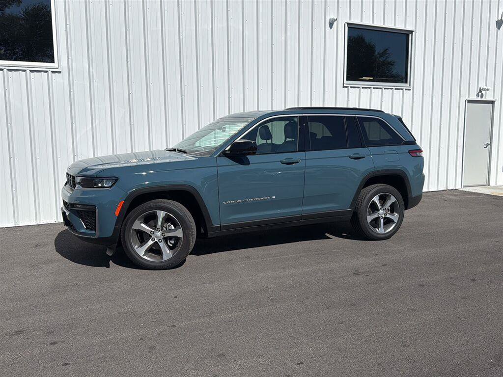Used 2026 Jeep Grand Cherokee Limited AWD/4WD image 5