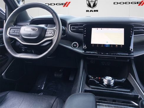 Used 2023 Jeep Wagoneer L Series II image 10