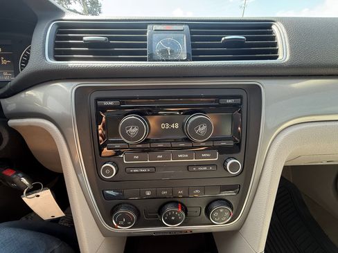 Used 2013 Volkswagen Passat 2.5 S image 17