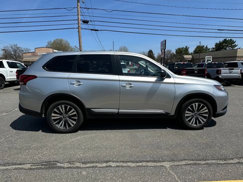 Used 2020 Mitsubishi Outlander AWD image 2