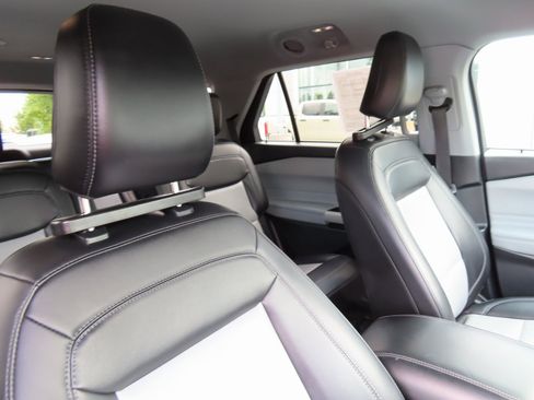 Used 2022 Ford Explorer XLT w/ Equipment Group 202A image 35