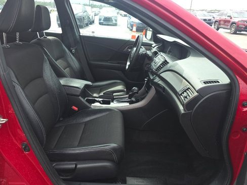 Used 2017 Honda Accord Sport image 7
