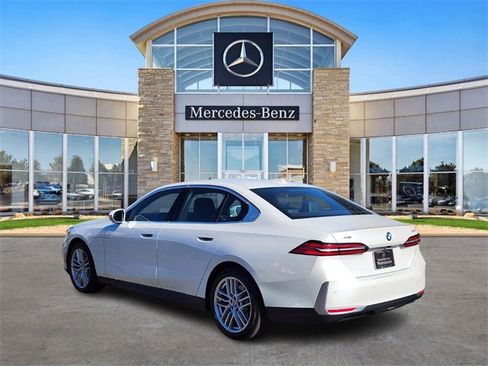 Used 2025 BMW 530i xDrive image 3