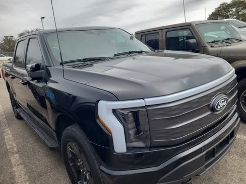 Used 2025 Ford F150 Lightning Lariat image 4