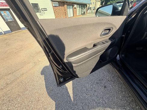 Used 2019 Honda HR-V LX image 42