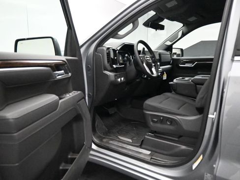 New 2026 GMC Sierra 1500 SLE image 9
