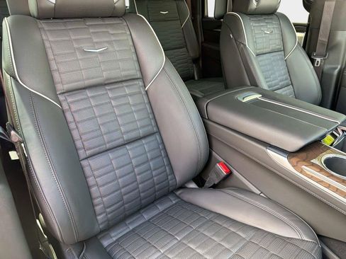 Used 2026 Cadillac Escalade ESV Platinum Sport w/ LPO, ONYX Package AWD/4WD image 23
