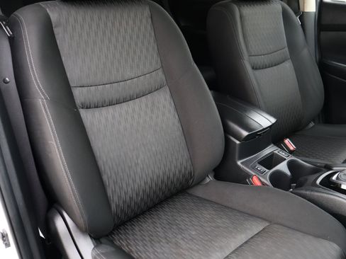 Used 2020 Nissan Rogue SV w/ Premium Package image 15