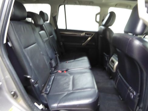 Used 2014 Lexus GX 460 image 32