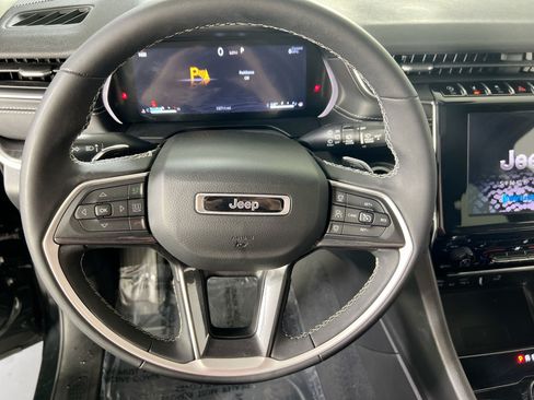 Used 2023 Jeep Grand Cherokee Laredo w/ Luxury Tech Group I AWD/4WD image 11