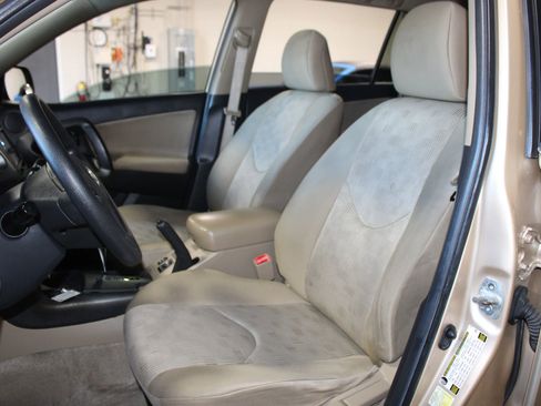 Used 2012 Toyota RAV4 FWD w/ Value Pkg image 19