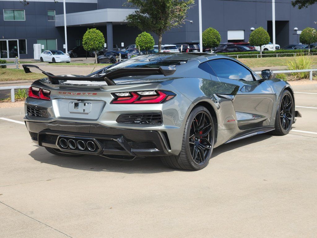 Used 2024 Chevrolet Corvette Z06 w/ Z07 Performance Package RWD image 7