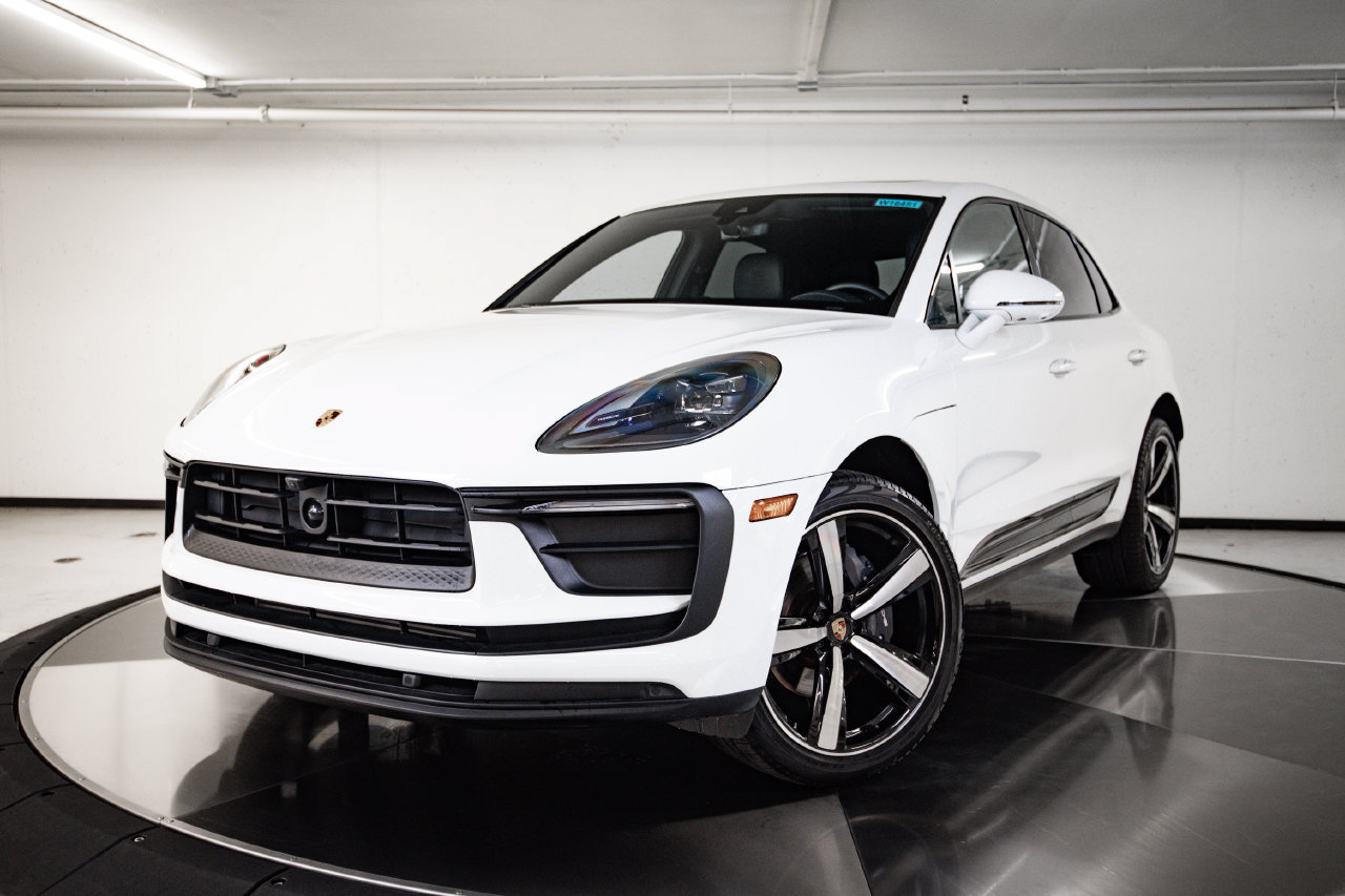 Certified 2026 Porsche Macan AWD/4WD image 1