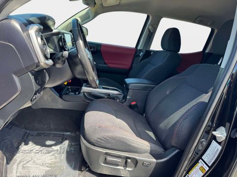 Certified 2021 Toyota Tacoma SR5 AWD/4WD image 14