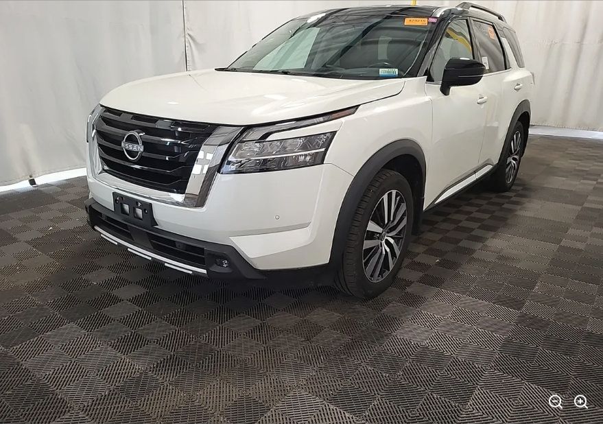 Used 2022 Nissan Pathfinder Platinum AWD/4WD image 3