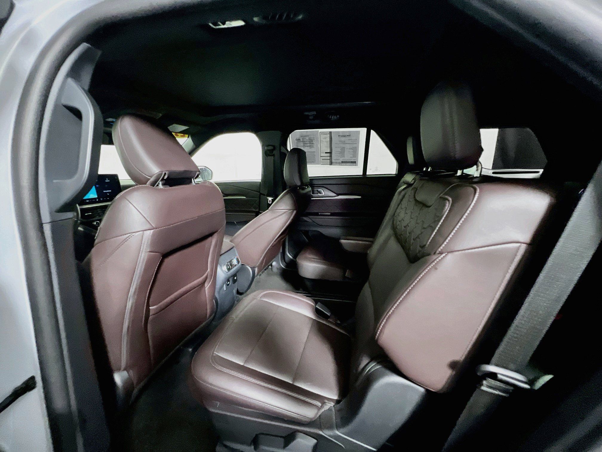 Used 2025 Ford Explorer Platinum w/ LUX Leather Package AWD/4WD image 28