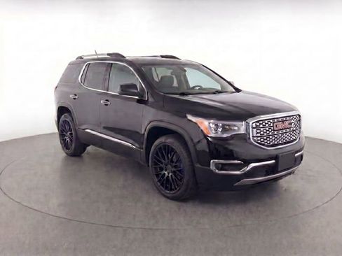 Used 2018 GMC Acadia Denali w/ Technology Package FWD image 3