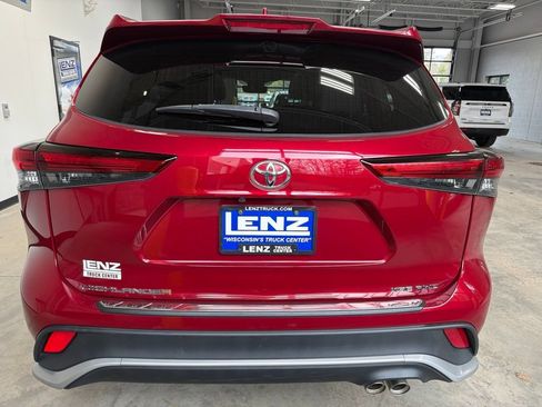 Used 2023 Toyota Highlander XSE AWD/4WD image 6