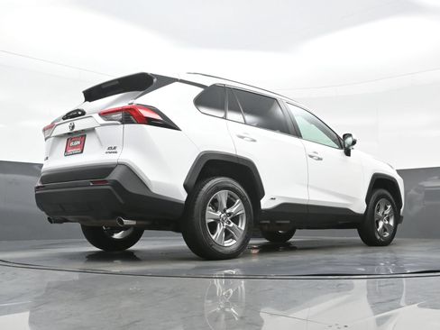 Used 2024 Toyota RAV4 XLE AWD/4WD image 31