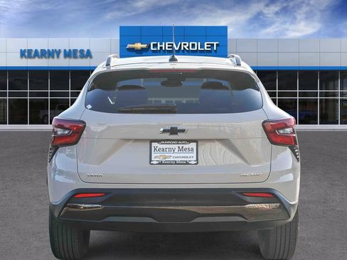 New 2026 Chevrolet Trax ACTIV w/ Sunroof Package FWD image 5