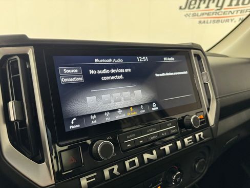 Used 2025 Nissan Frontier SV RWD image 20