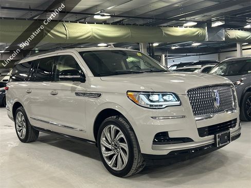 Used 2023 Lincoln Navigator L Reserve image 1