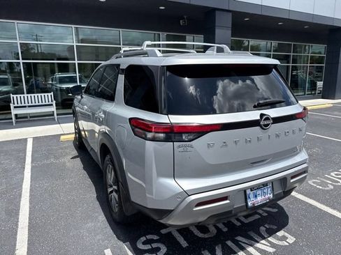 Used 2023 Nissan Pathfinder SL FWD image 10