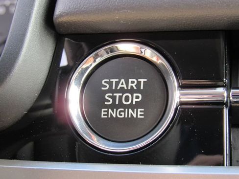 New 2026 Mitsubishi Outlander SE image 17