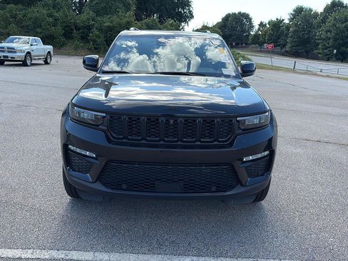Used 2025 Jeep Grand Cherokee Limited w/ Luxury Tech Group II AWD/4WD image 2