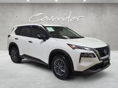 Used 2023 Nissan Rogue S image 2