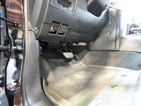 Used 2019 Toyota Land Cruiser image 64