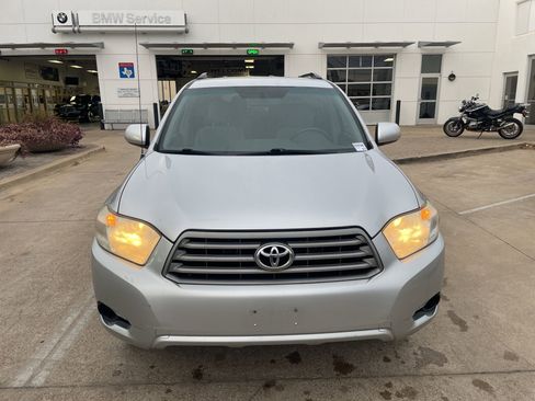 Used 2010 Toyota Highlander 2WD image 2
