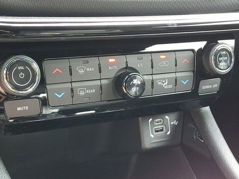 New 2026 Jeep Compass Limited image 10