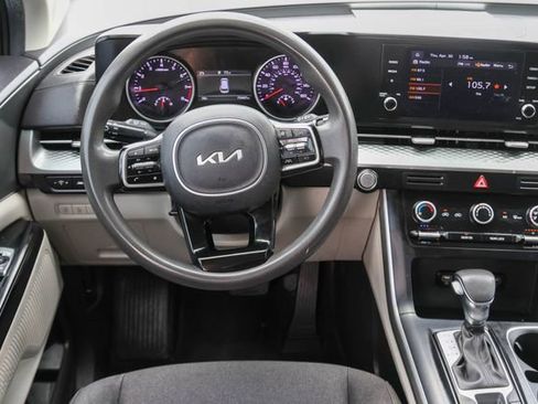 Used 2023 Kia Carnival LX FWD image 17