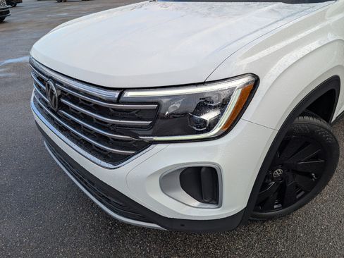 Used 2024 Volkswagen Atlas SE w/ Black Wheel Package image 13