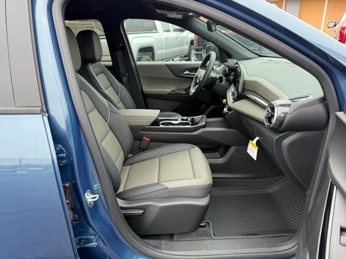 New 2026 Chevrolet Equinox LT w/ Convenience Package II AWD/4WD image 16