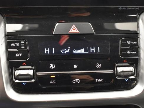 Used 2022 Kia Sorento S image 32