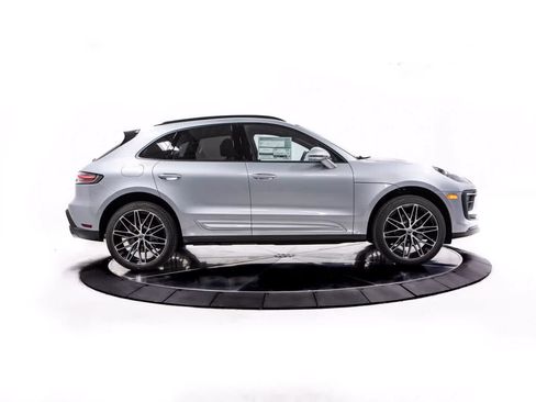 Certified 2026 Porsche Macan AWD/4WD image 8