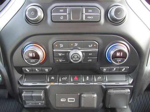 Used 2020 Chevrolet Silverado 1500 LTZ w/ LTZ Convenience Package image 26