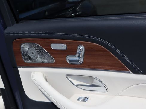 New 2026 Mercedes-Benz GLS 450 4MATIC image 12